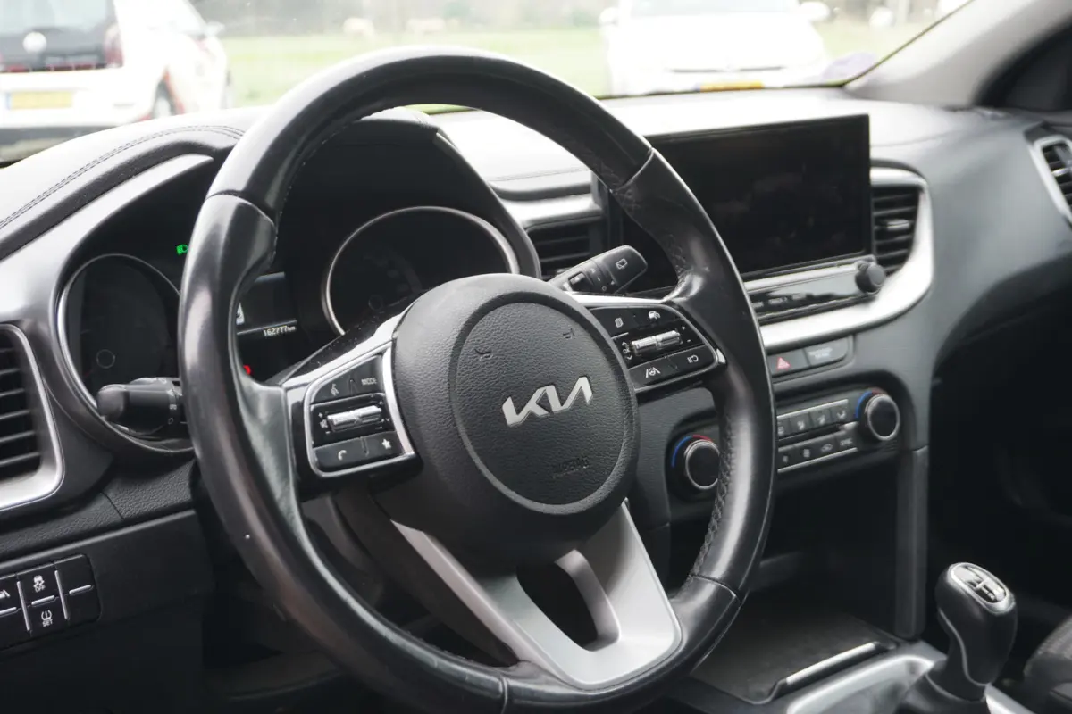 1.0 T-GDi DynamicLine | FULL LED | CAMERA | FACELIFT | CARPLAY |