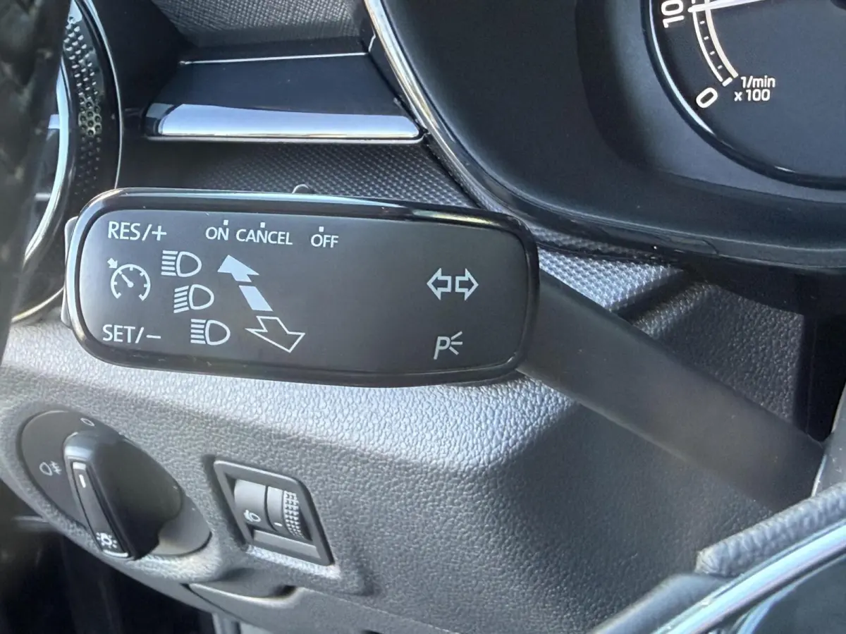 1.0 Active 5 Drs Airco Cruise Lage km stand NAP