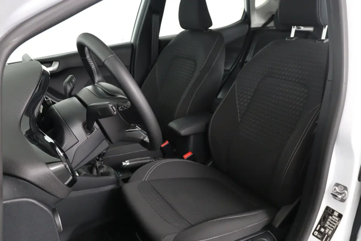 1.0 EcoBoost Titanium | 1e Eigenaar! | Dealer Onderhouden! | Navi By App | Airco | Cruise Control | LED | Parkeersensoren | Lichtmetalen Velgen