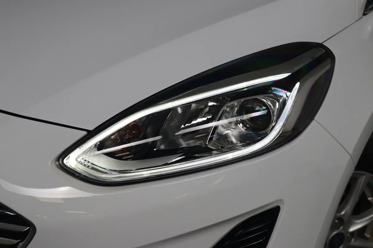 1.0 EcoBoost Titanium | 1e Eigenaar! | Dealer Onderhouden! | Navi By App | Airco | Cruise Control | LED | Parkeersensoren | Lichtmetalen Velgen