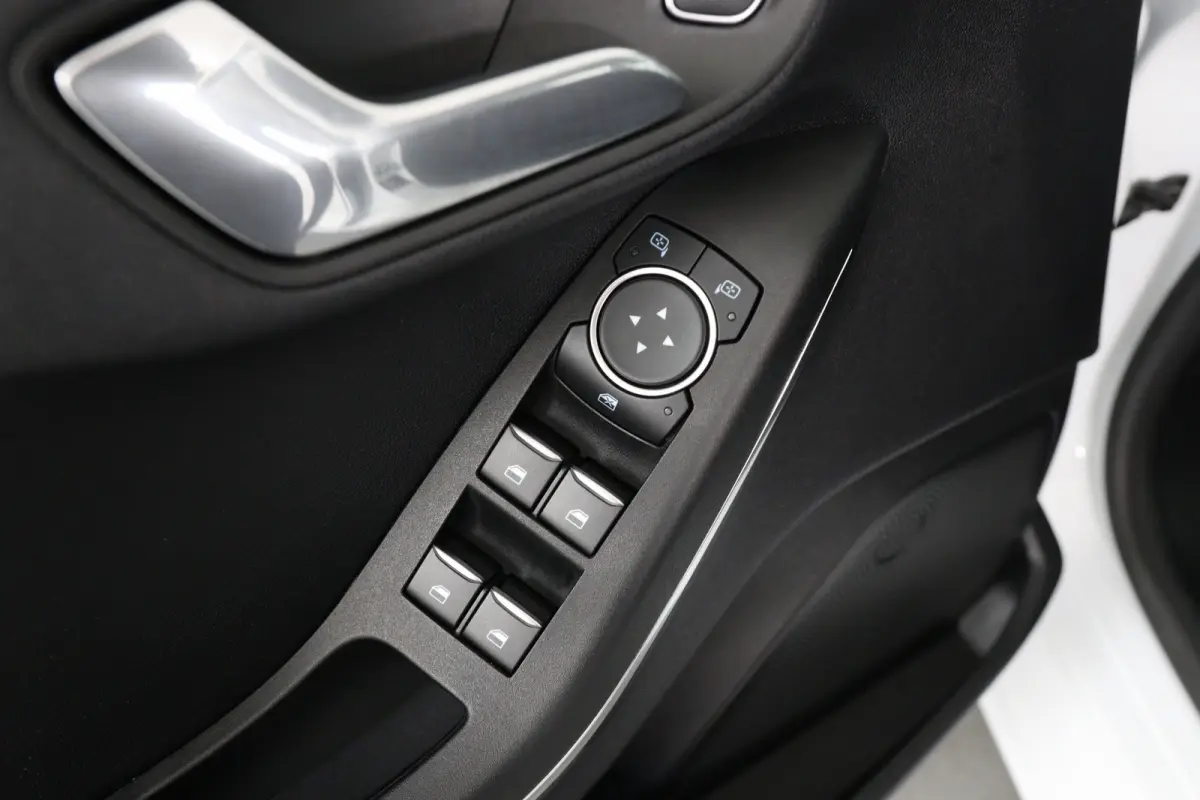1.0 EcoBoost Titanium | 1e Eigenaar! | Dealer Onderhouden! | Navi By App | Airco | Cruise Control | LED | Parkeersensoren | Lichtmetalen Velgen