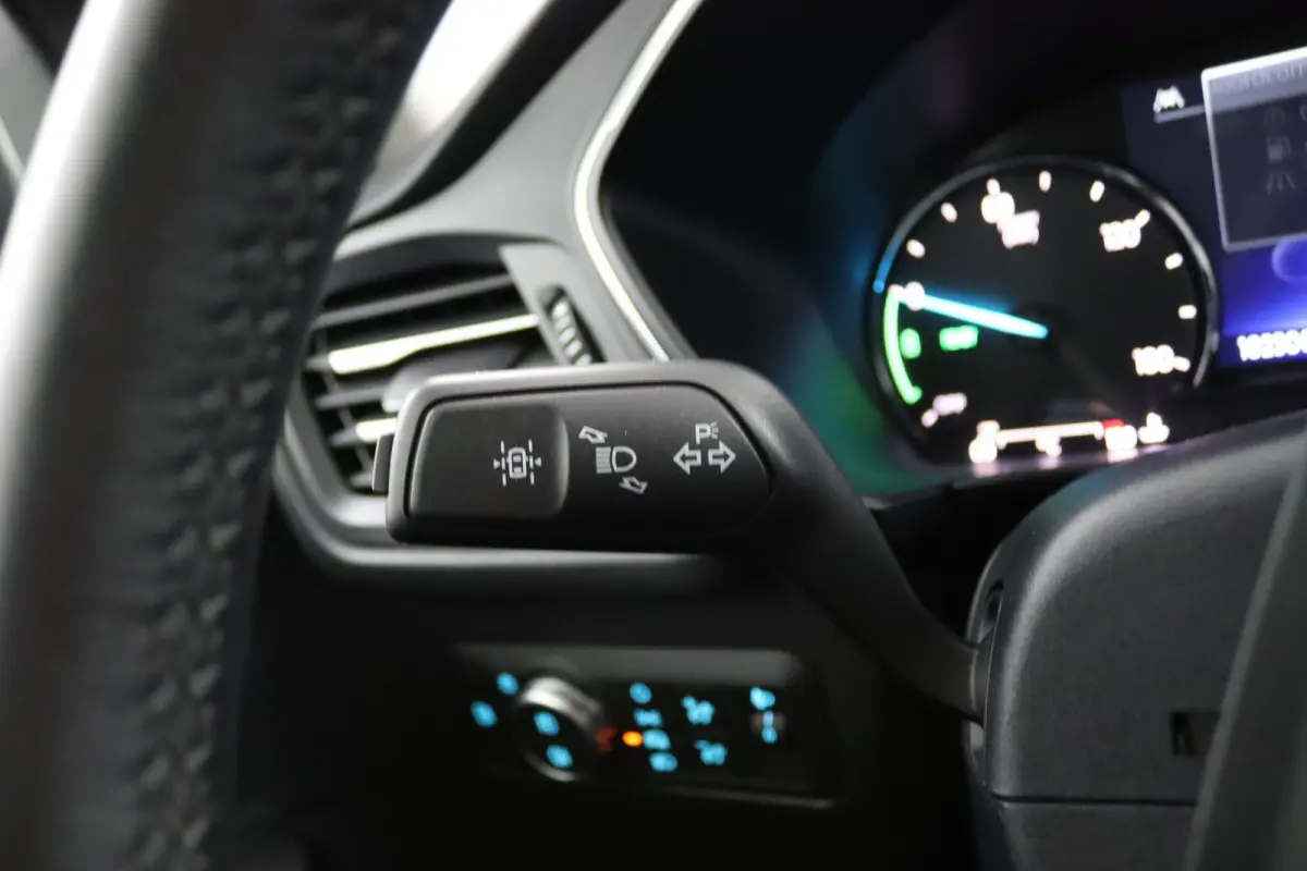 2.5 PHEV Titanium | Dealeronderhouden | Privacy Glass | 18 Inch | Navigatie | CarPlay/Android Auto