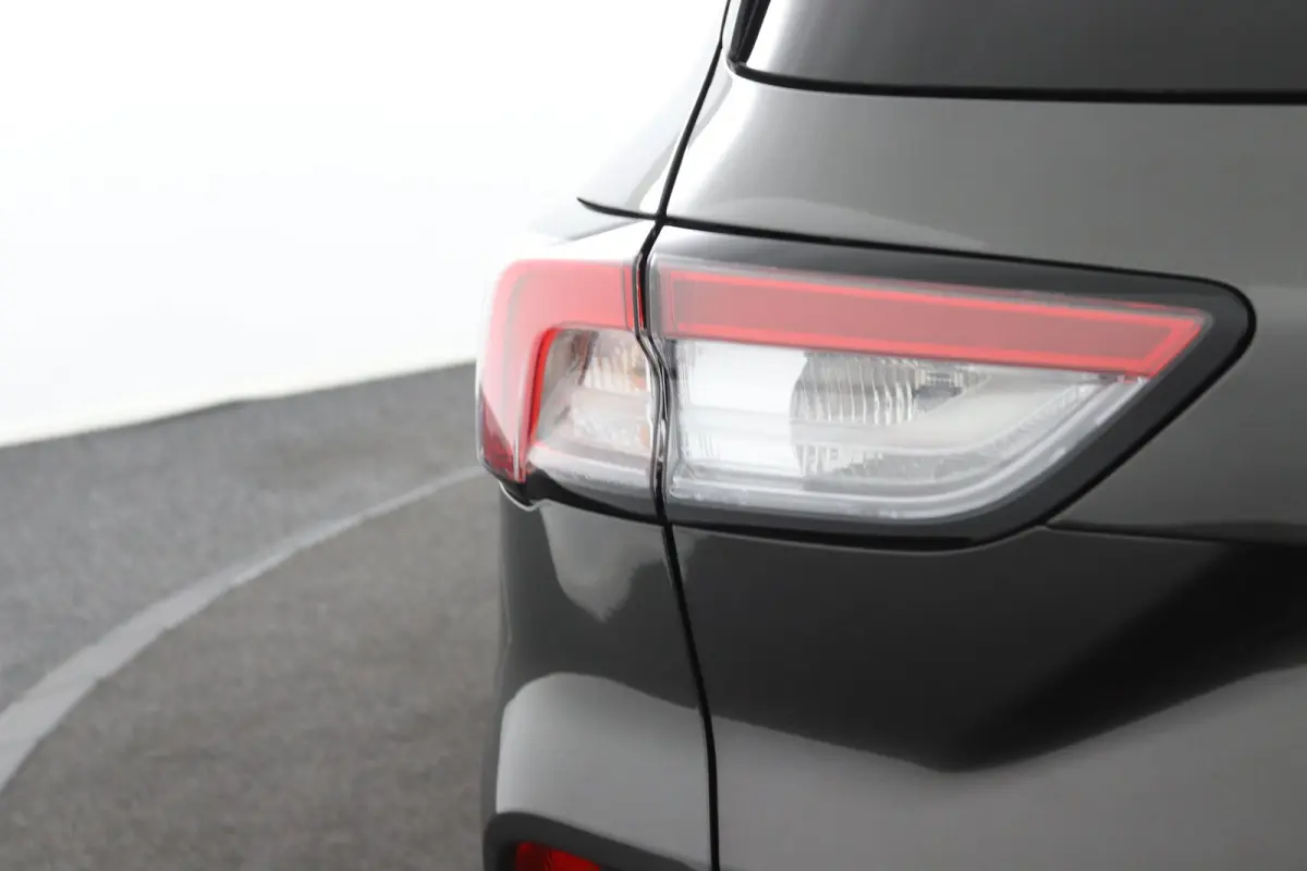 2.5 PHEV Titanium | Dealeronderhouden | Privacy Glass | 18 Inch | Navigatie | CarPlay/Android Auto