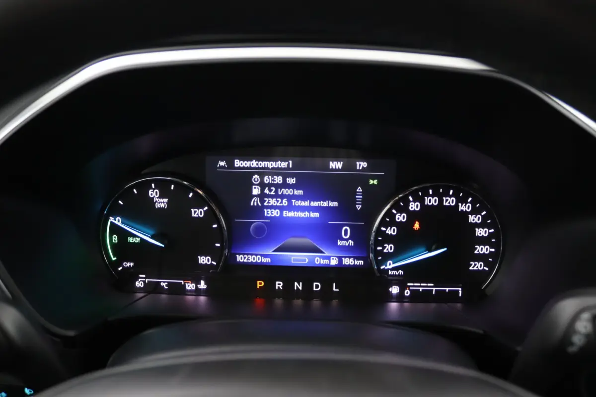 2.5 PHEV Titanium | Dealeronderhouden | Privacy Glass | 18 Inch | Navigatie | CarPlay/Android Auto