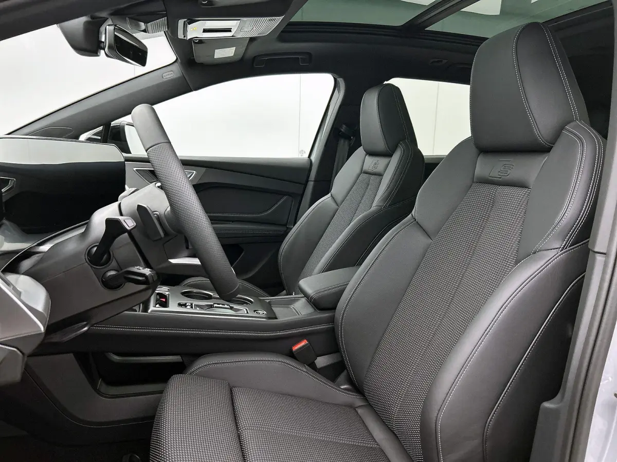 S edition performance 82 kWh 286 PK | Navigatie | Glazen Panoramadak | Adaptive Cruise Control | Privacy Glas | Optiek Pakket Zwart | Stoelverwarming | Trekhaak |