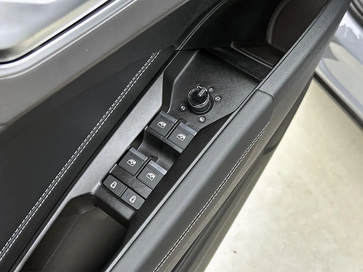 S edition performance 82 kWh 286 PK | Navigatie | Glazen Panoramadak | Adaptive Cruise Control | Privacy Glas | Optiek Pakket Zwart | Stoelverwarming | Trekhaak |