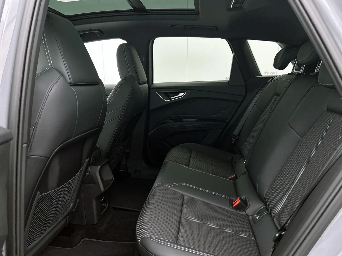 S edition performance 82 kWh 286 PK | Navigatie | Glazen Panoramadak | Adaptive Cruise Control | Privacy Glas | Optiek Pakket Zwart | Stoelverwarming | Trekhaak |