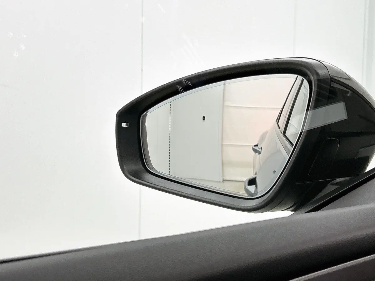 S edition performance 82 kWh 286 PK | Navigatie | Glazen Panoramadak | Adaptive Cruise Control | Privacy Glas | Optiek Pakket Zwart | Stoelverwarming | Trekhaak |