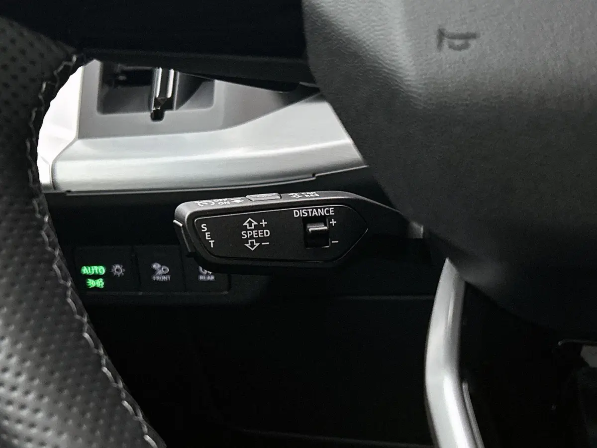 S edition performance 82 kWh 286 PK | Navigatie | Glazen Panoramadak | Adaptive Cruise Control | Privacy Glas | Optiek Pakket Zwart | Stoelverwarming | Trekhaak |