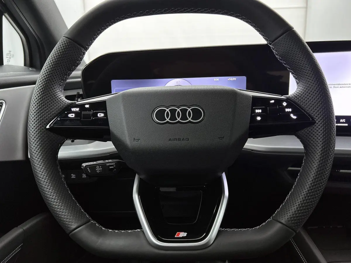 S edition performance 82 kWh 286 PK | Navigatie | Glazen Panoramadak | Adaptive Cruise Control | Privacy Glas | Optiek Pakket Zwart | Stoelverwarming | Trekhaak |
