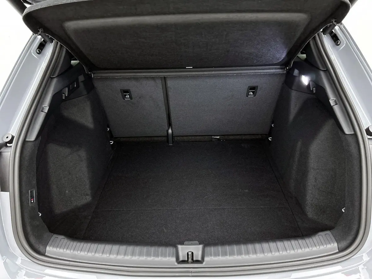 S edition performance 82 kWh 286 PK | Navigatie | Glazen Panoramadak | Adaptive Cruise Control | Privacy Glas | Optiek Pakket Zwart | Stoelverwarming | Trekhaak |