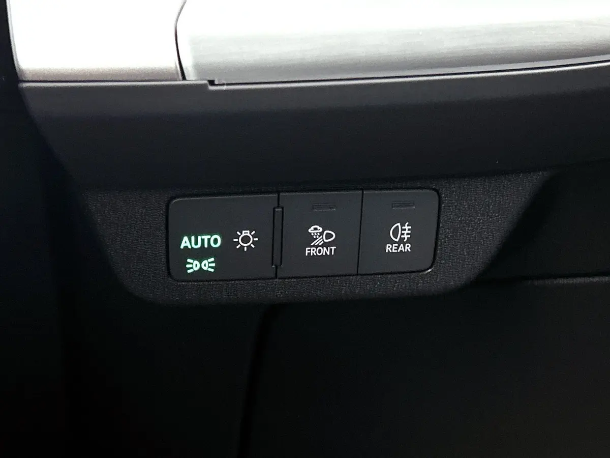 S edition performance 82 kWh 286 PK | Navigatie | Glazen Panoramadak | Adaptive Cruise Control | Privacy Glas | Optiek Pakket Zwart | Stoelverwarming | Trekhaak |