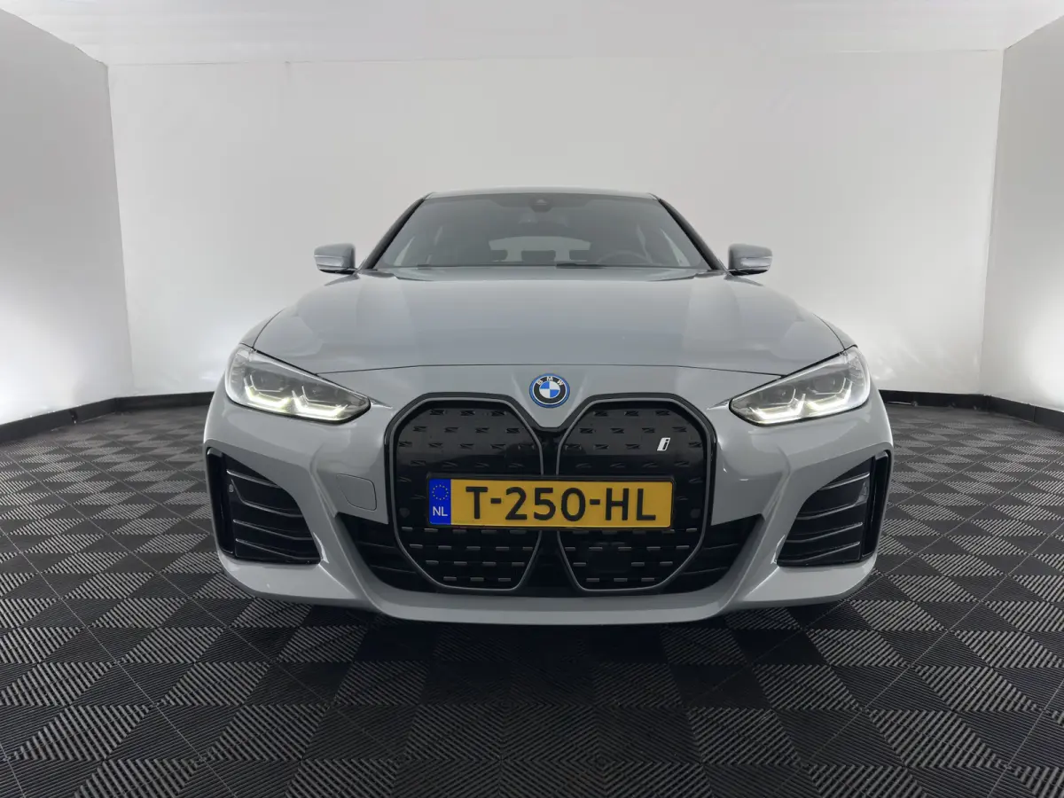 eDrive35 70 kWh M-Sportpack [3-Fase-11kW] {SoH-99%} (INCL.BTW) *LEATHER-MICROFIBRE | FULL-LED | ADAPTIVE-CRUISE |SPORTSEATS | CAMERA | DAB | DIGI-COCKPIT | NAVI-FULLMAP | AMBIENT-LIGHT | ECC