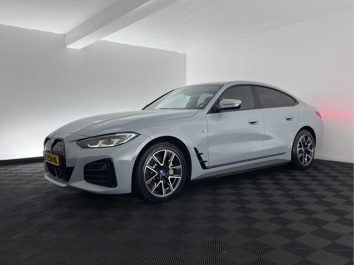 eDrive35 70 kWh M-Sportpack [3-Fase-11kW] {SoH-99%} (INCL.BTW) *LEATHER-MICROFIBRE | FULL-LED | ADAPTIVE-CRUISE |SPORTSEATS | CAMERA | DAB | DIGI-COCKPIT | NAVI-FULLMAP | AMBIENT-LIGHT | ECC