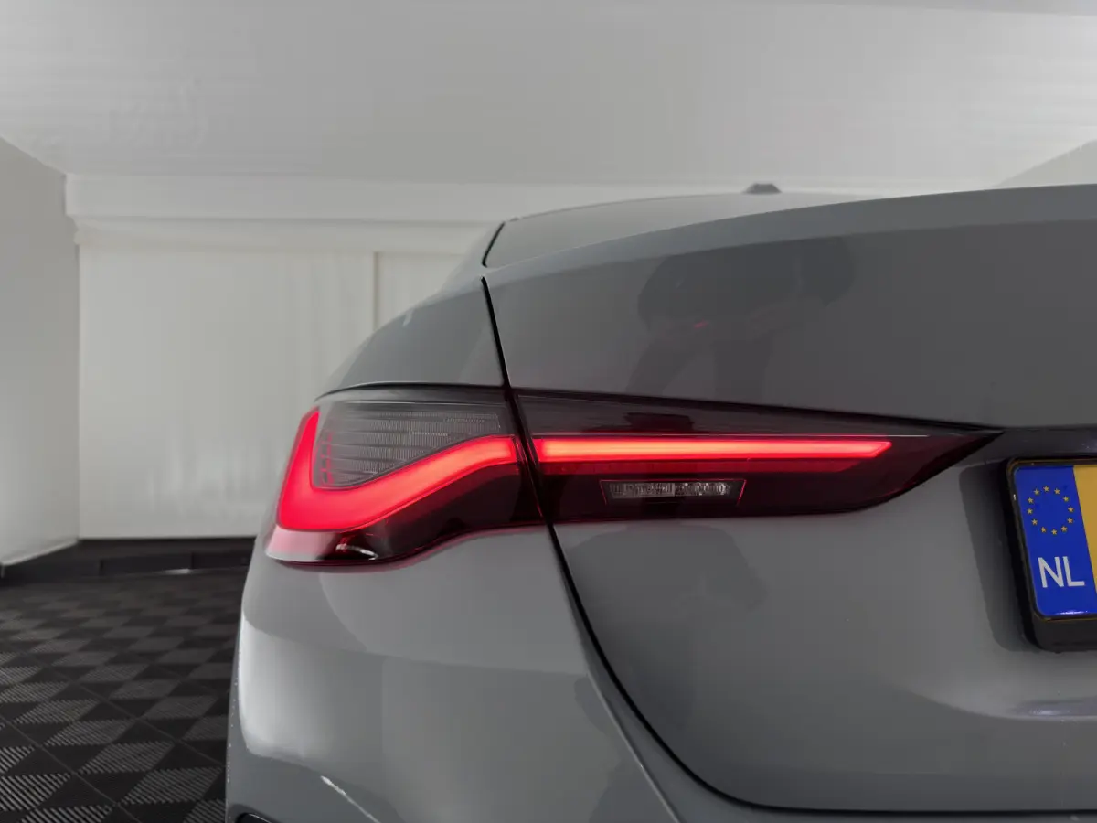eDrive35 70 kWh M-Sportpack [3-Fase-11kW] {SoH-99%} (INCL.BTW) *LEATHER-MICROFIBRE | FULL-LED | ADAPTIVE-CRUISE |SPORTSEATS | CAMERA | DAB | DIGI-COCKPIT | NAVI-FULLMAP | AMBIENT-LIGHT | ECC