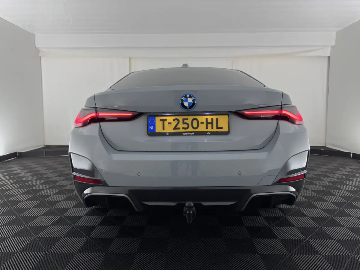 eDrive35 70 kWh M-Sportpack [3-Fase-11kW] {SoH-99%} (INCL.BTW) *LEATHER-MICROFIBRE | FULL-LED | ADAPTIVE-CRUISE |SPORTSEATS | CAMERA | DAB | DIGI-COCKPIT | NAVI-FULLMAP | AMBIENT-LIGHT | ECC