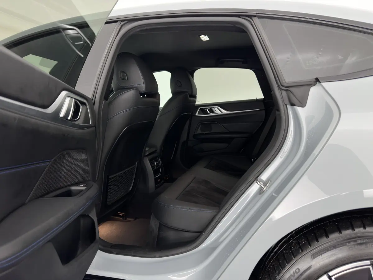 eDrive35 70 kWh M-Sportpack [3-Fase-11kW] {SoH-99%} (INCL.BTW) *LEATHER-MICROFIBRE | FULL-LED | ADAPTIVE-CRUISE |SPORTSEATS | CAMERA | DAB | DIGI-COCKPIT | NAVI-FULLMAP | AMBIENT-LIGHT | ECC