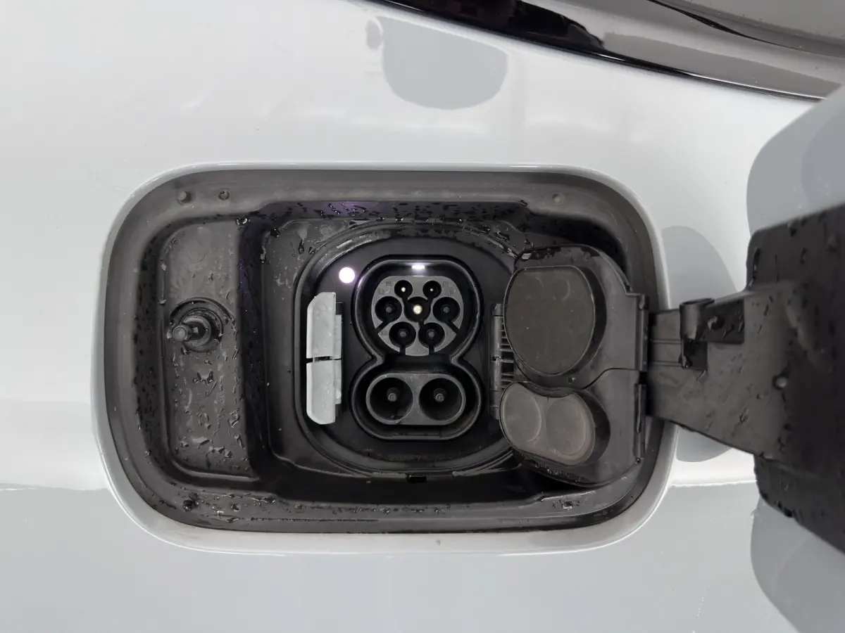 eDrive35 70 kWh M-Sportpack [3-Fase-11kW] {SoH-99%} (INCL.BTW) *LEATHER-MICROFIBRE | FULL-LED | ADAPTIVE-CRUISE |SPORTSEATS | CAMERA | DAB | DIGI-COCKPIT | NAVI-FULLMAP | AMBIENT-LIGHT | ECC