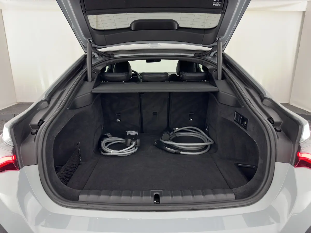 eDrive35 70 kWh M-Sportpack [3-Fase-11kW] {SoH-99%} (INCL.BTW) *LEATHER-MICROFIBRE | FULL-LED | ADAPTIVE-CRUISE |SPORTSEATS | CAMERA | DAB | DIGI-COCKPIT | NAVI-FULLMAP | AMBIENT-LIGHT | ECC