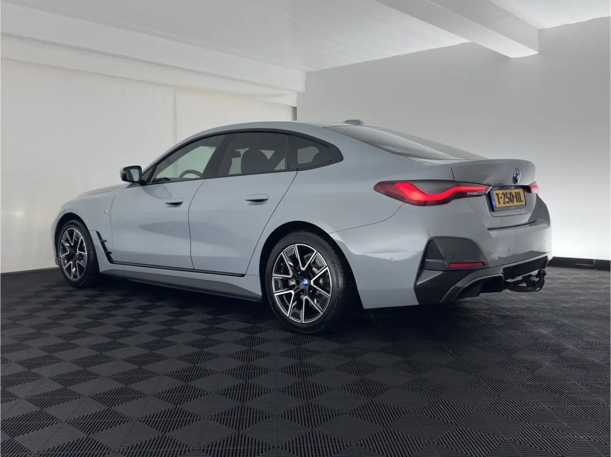 eDrive35 70 kWh M-Sportpack [3-Fase-11kW] {SoH-99%} (INCL.BTW) *LEATHER-MICROFIBRE | FULL-LED | ADAPTIVE-CRUISE |SPORTSEATS | CAMERA | DAB | DIGI-COCKPIT | NAVI-FULLMAP | AMBIENT-LIGHT | ECC