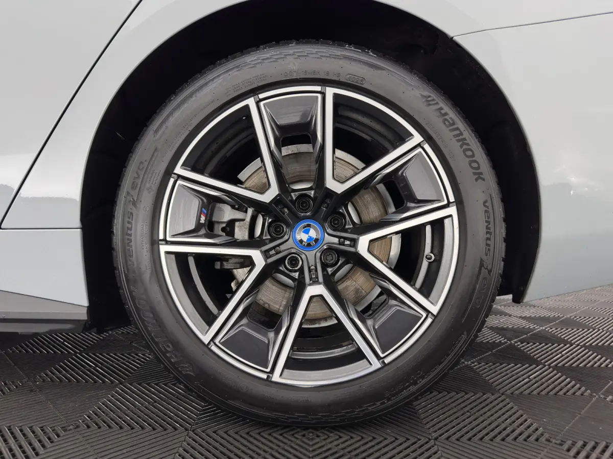 eDrive35 70 kWh M-Sportpack [3-Fase-11kW] {SoH-99%} (INCL.BTW) *LEATHER-MICROFIBRE | FULL-LED | ADAPTIVE-CRUISE |SPORTSEATS | CAMERA | DAB | DIGI-COCKPIT | NAVI-FULLMAP | AMBIENT-LIGHT | ECC