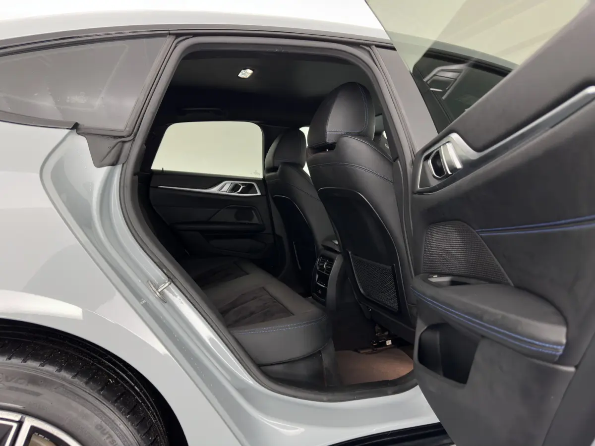 eDrive35 70 kWh M-Sportpack [3-Fase-11kW] {SoH-99%} (INCL.BTW) *LEATHER-MICROFIBRE | FULL-LED | ADAPTIVE-CRUISE |SPORTSEATS | CAMERA | DAB | DIGI-COCKPIT | NAVI-FULLMAP | AMBIENT-LIGHT | ECC