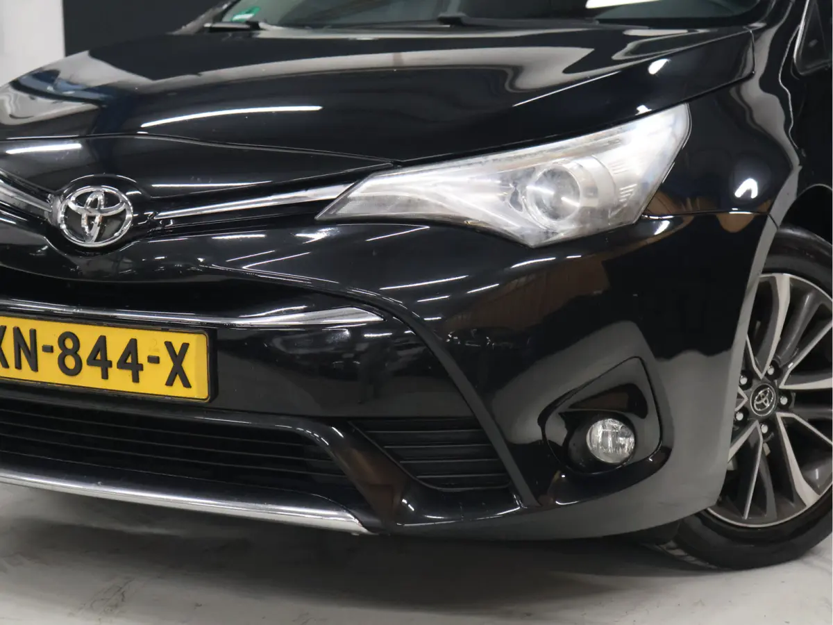 1.8 VVT-i SkyView Edition [STOELVERWARMING, CAMERA, CRUISE CONTROL, CLIMATE CONTROL, BLUETOOTH, START STOP SYSTEEM, MULTIFUNCTIONEEL STUURWIEL, LED, NAVIGATIE, NIEUWSTAAT]