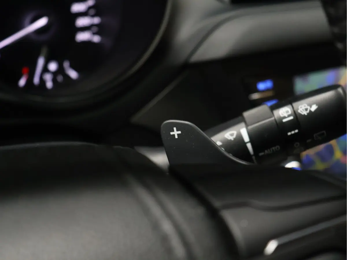 1.8 VVT-i SkyView Edition [STOELVERWARMING, CAMERA, CRUISE CONTROL, CLIMATE CONTROL, BLUETOOTH, START STOP SYSTEEM, MULTIFUNCTIONEEL STUURWIEL, LED, NAVIGATIE, NIEUWSTAAT]