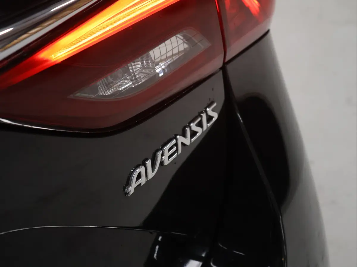 1.8 VVT-i SkyView Edition [STOELVERWARMING, CAMERA, CRUISE CONTROL, CLIMATE CONTROL, BLUETOOTH, START STOP SYSTEEM, MULTIFUNCTIONEEL STUURWIEL, LED, NAVIGATIE, NIEUWSTAAT]