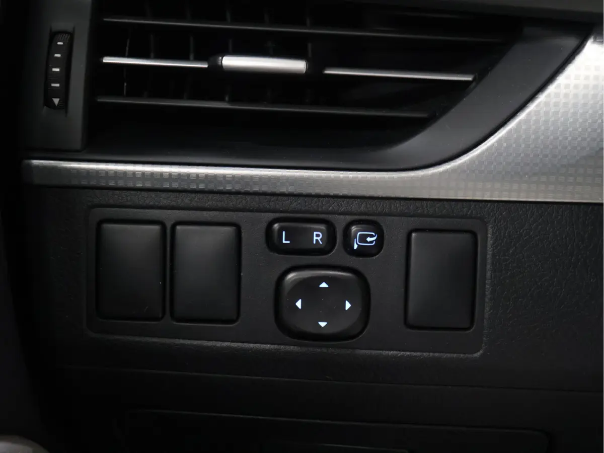 1.8 VVT-i SkyView Edition [STOELVERWARMING, CAMERA, CRUISE CONTROL, CLIMATE CONTROL, BLUETOOTH, START STOP SYSTEEM, MULTIFUNCTIONEEL STUURWIEL, LED, NAVIGATIE, NIEUWSTAAT]
