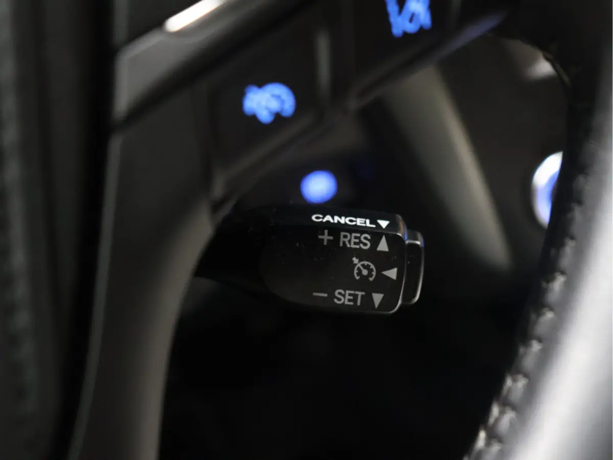 1.8 VVT-i SkyView Edition [STOELVERWARMING, CAMERA, CRUISE CONTROL, CLIMATE CONTROL, BLUETOOTH, START STOP SYSTEEM, MULTIFUNCTIONEEL STUURWIEL, LED, NAVIGATIE, NIEUWSTAAT]
