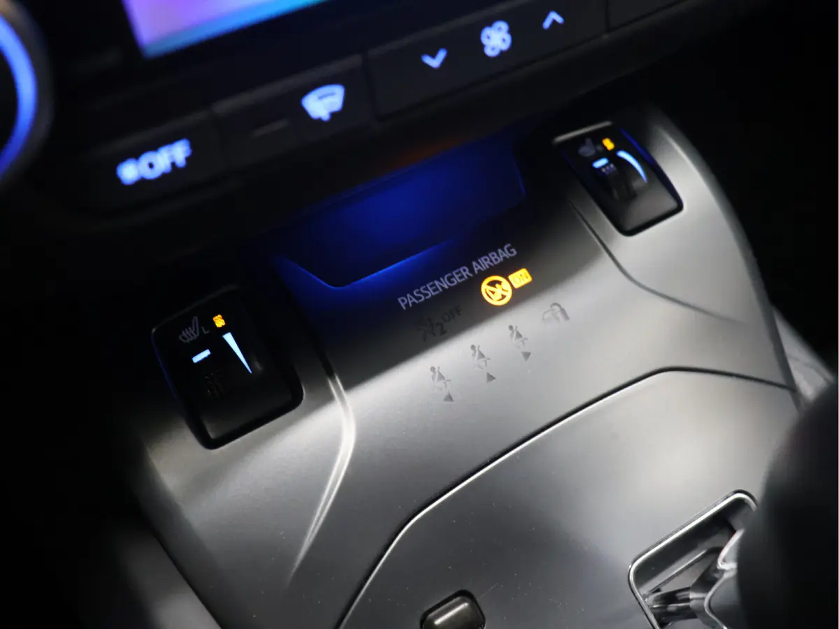 1.8 VVT-i SkyView Edition [STOELVERWARMING, CAMERA, CRUISE CONTROL, CLIMATE CONTROL, BLUETOOTH, START STOP SYSTEEM, MULTIFUNCTIONEEL STUURWIEL, LED, NAVIGATIE, NIEUWSTAAT]