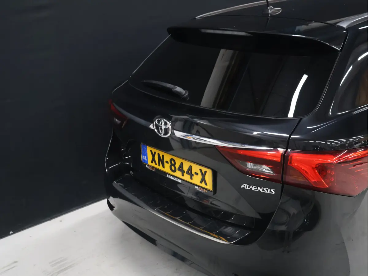 1.8 VVT-i SkyView Edition [STOELVERWARMING, CAMERA, CRUISE CONTROL, CLIMATE CONTROL, BLUETOOTH, START STOP SYSTEEM, MULTIFUNCTIONEEL STUURWIEL, LED, NAVIGATIE, NIEUWSTAAT]
