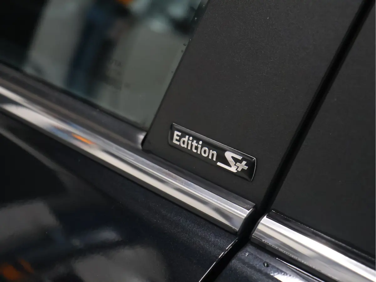 1.8 VVT-i SkyView Edition [STOELVERWARMING, CAMERA, CRUISE CONTROL, CLIMATE CONTROL, BLUETOOTH, START STOP SYSTEEM, MULTIFUNCTIONEEL STUURWIEL, LED, NAVIGATIE, NIEUWSTAAT]