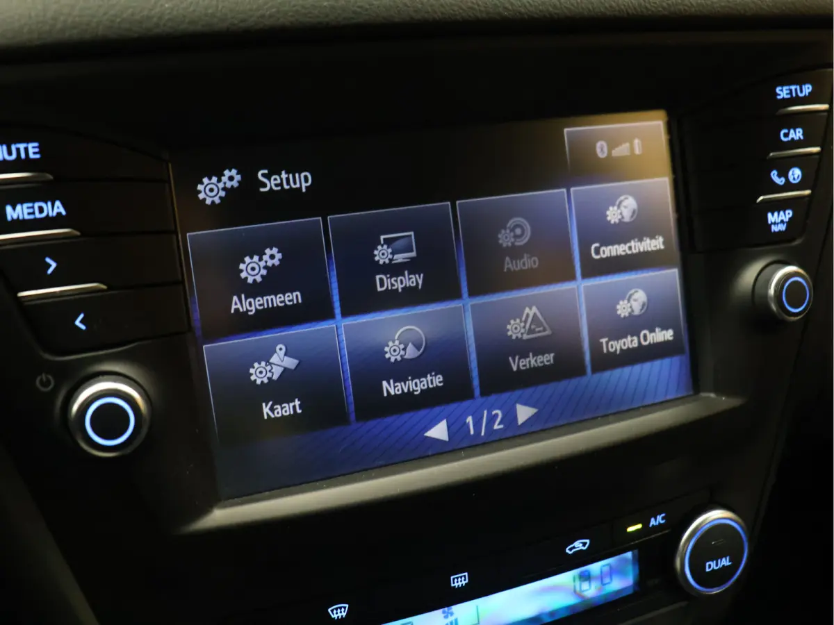 1.8 VVT-i SkyView Edition [STOELVERWARMING, CAMERA, CRUISE CONTROL, CLIMATE CONTROL, BLUETOOTH, START STOP SYSTEEM, MULTIFUNCTIONEEL STUURWIEL, LED, NAVIGATIE, NIEUWSTAAT]