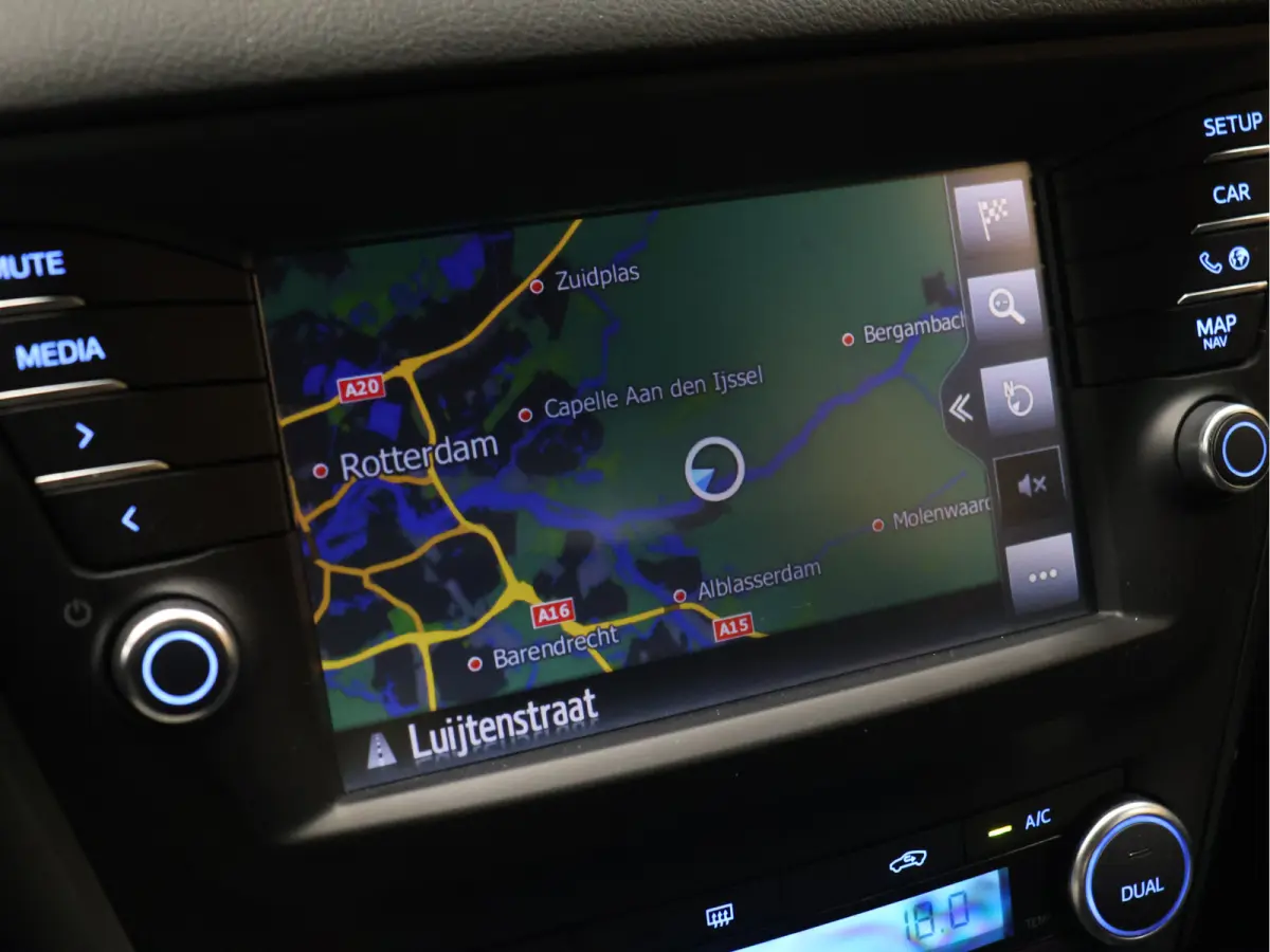 1.8 VVT-i SkyView Edition [STOELVERWARMING, CAMERA, CRUISE CONTROL, CLIMATE CONTROL, BLUETOOTH, START STOP SYSTEEM, MULTIFUNCTIONEEL STUURWIEL, LED, NAVIGATIE, NIEUWSTAAT]