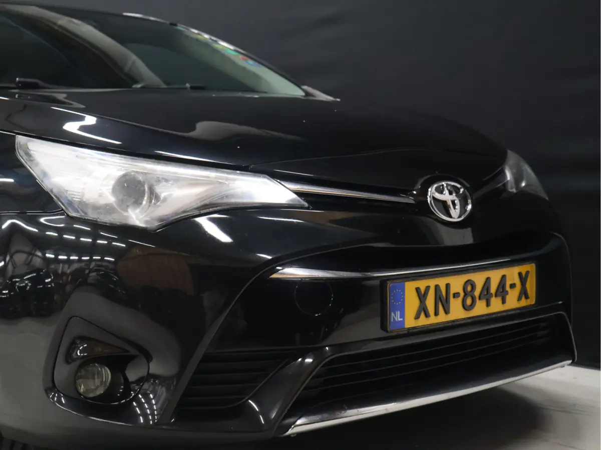 1.8 VVT-i SkyView Edition [STOELVERWARMING, CAMERA, CRUISE CONTROL, CLIMATE CONTROL, BLUETOOTH, START STOP SYSTEEM, MULTIFUNCTIONEEL STUURWIEL, LED, NAVIGATIE, NIEUWSTAAT]
