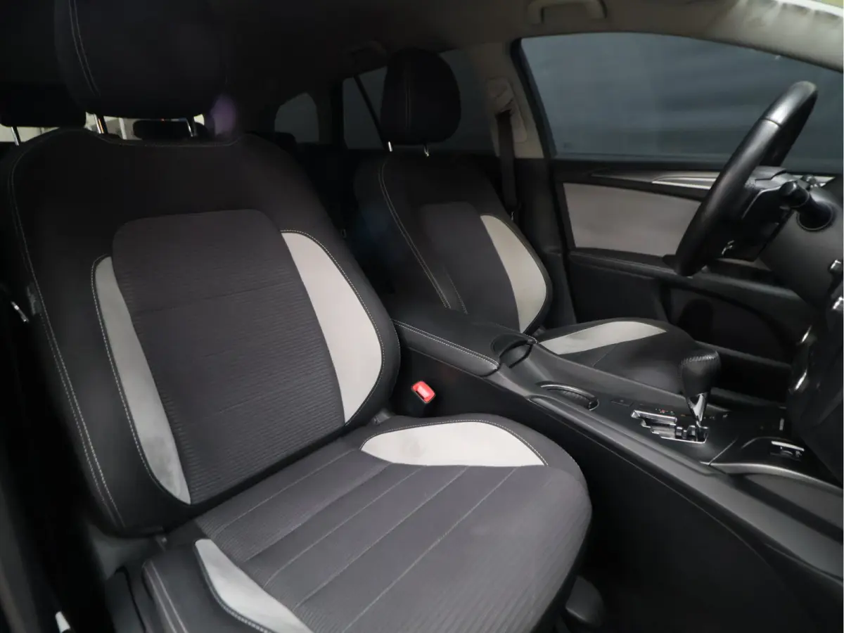 1.8 VVT-i SkyView Edition [STOELVERWARMING, CAMERA, CRUISE CONTROL, CLIMATE CONTROL, BLUETOOTH, START STOP SYSTEEM, MULTIFUNCTIONEEL STUURWIEL, LED, NAVIGATIE, NIEUWSTAAT]
