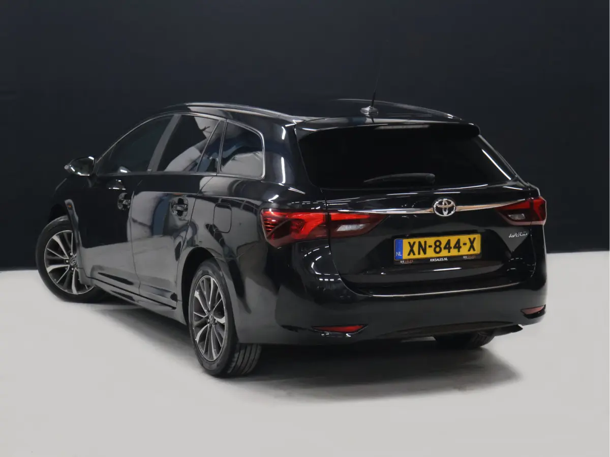 1.8 VVT-i SkyView Edition [STOELVERWARMING, CAMERA, CRUISE CONTROL, CLIMATE CONTROL, BLUETOOTH, START STOP SYSTEEM, MULTIFUNCTIONEEL STUURWIEL, LED, NAVIGATIE, NIEUWSTAAT]