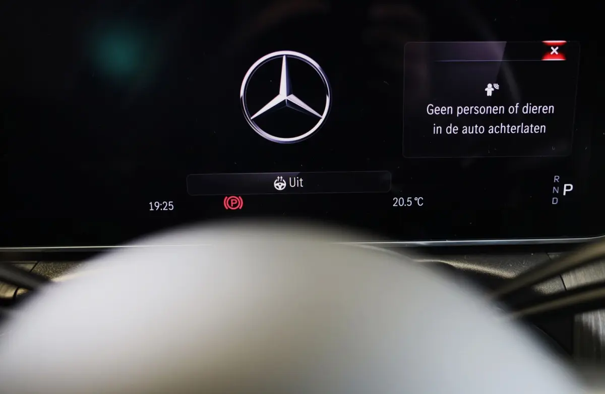 300 e AMG 53 Look / Head Up / Burmester / 360 Camera / Acc / Elek Stoelen / Memory / Open Pano / 19 Inch