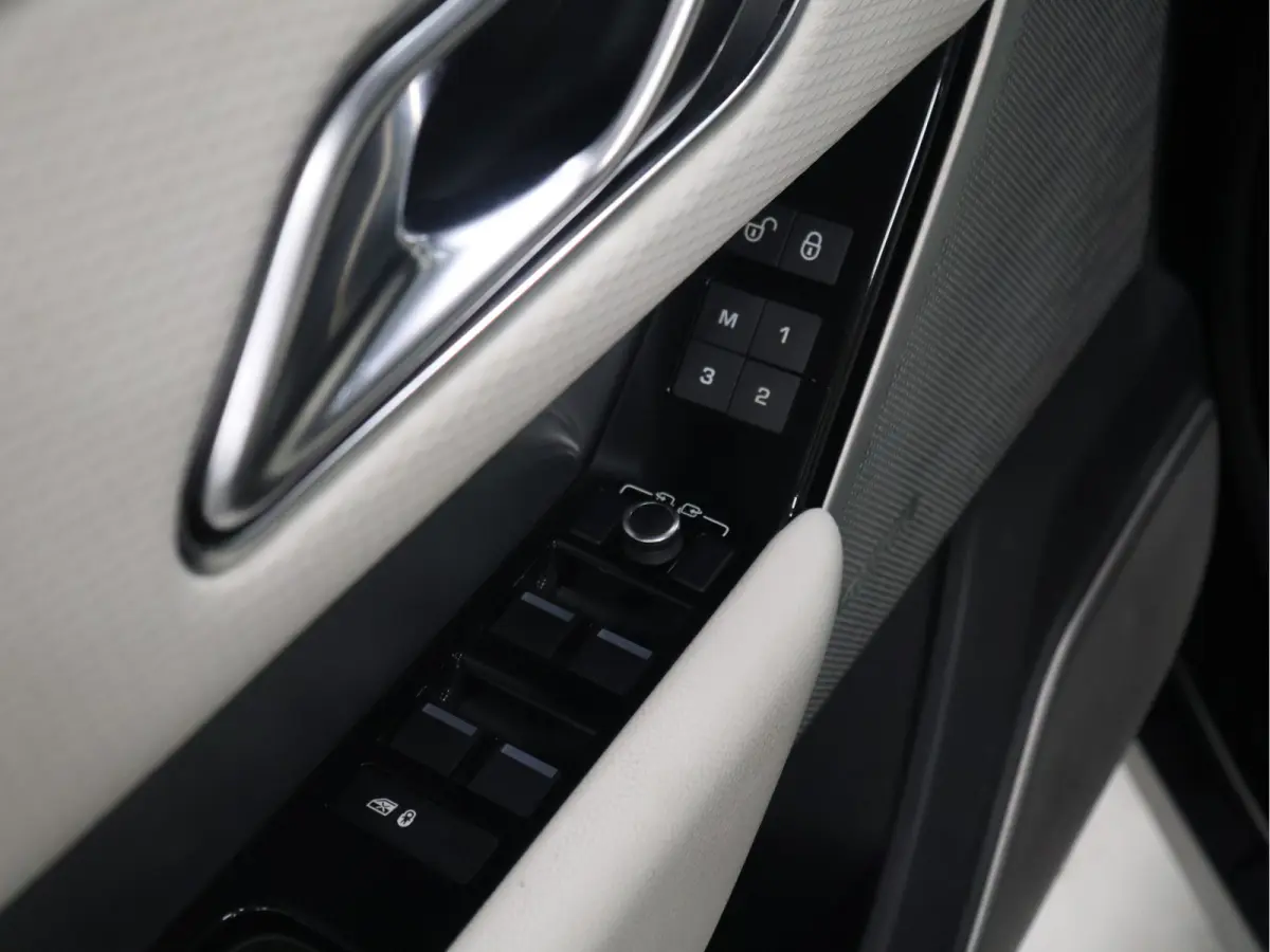 2.0 P300 Turbo AWD R-Dynamic SE [APPLE CARPLAY, ANDROID, MERIDIAN SURROUND SYSTEM, CRUISE CONTROL, STOELVERWARMING, MEMORY SEATS, STOELVENTILATIE, DIGITAL DASH, ELEKTRISCHE ACHTERKLEP, CLIMA
