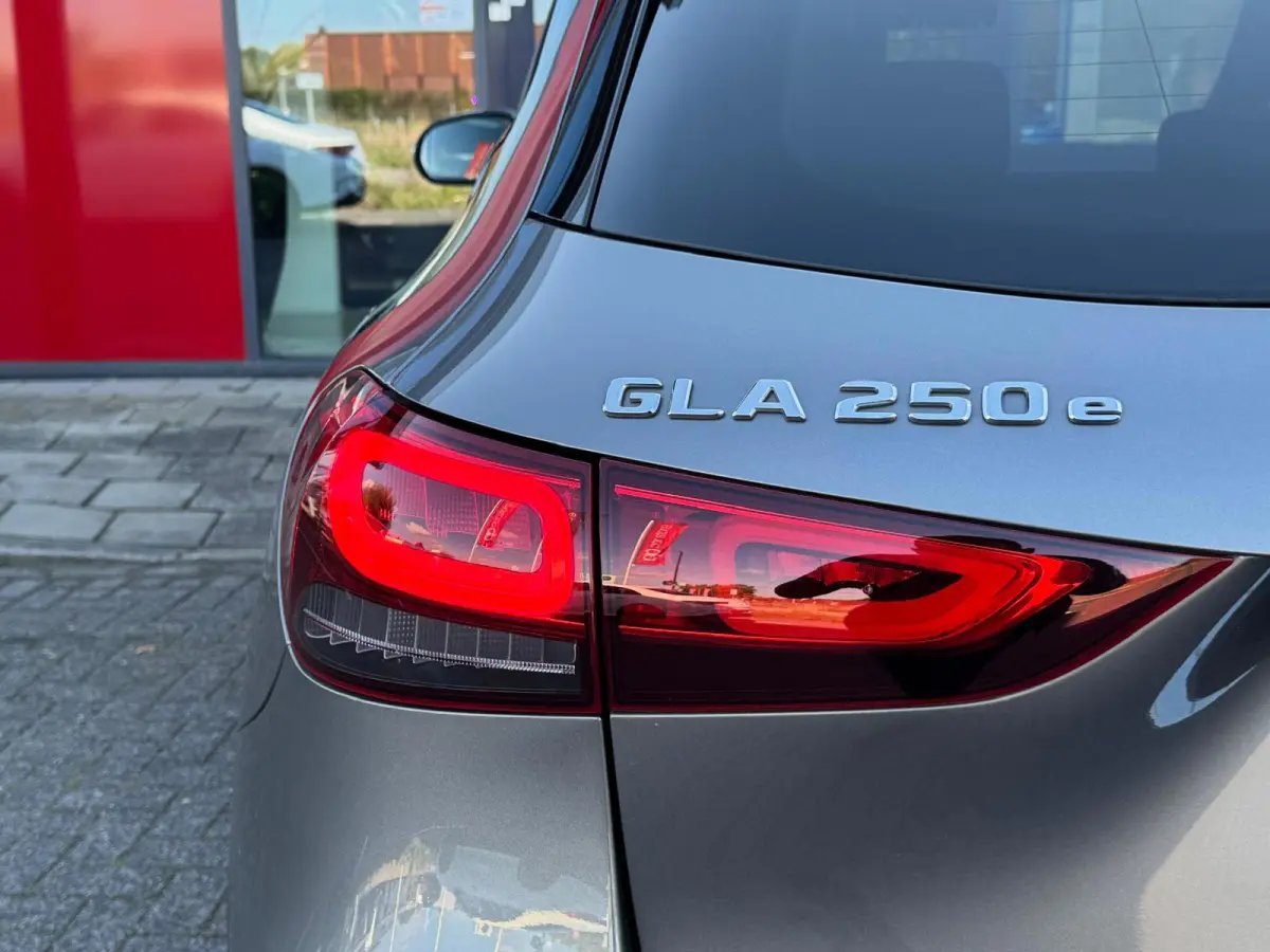 250 e AMG Line | Panorama | Camera | Parksens | Sfeerverlichting | Carplay | Keyless | BTW Auto