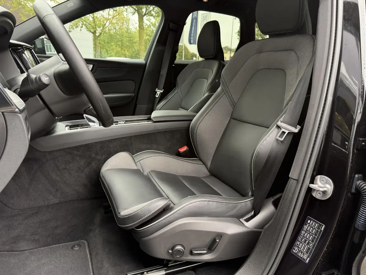 2.0 T6 Plug-in hybrid AWD Plus Black Edition SOH 100% | HARMAN KARDON| PANO| CAMERA | STOEL + STUURVERWARMING| PILOT ASSIST| MEMORY STOELEN| ACHTERBANK VERWARMD|
