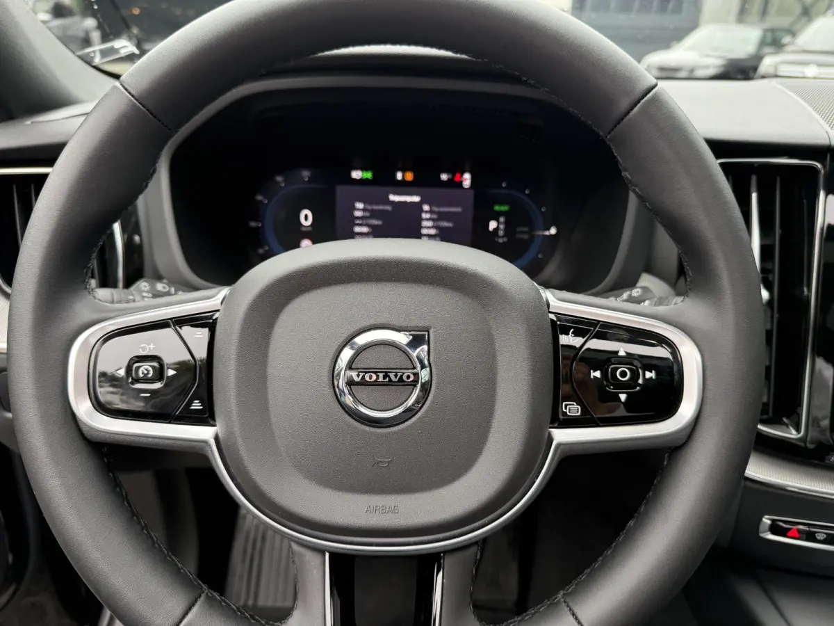 2.0 T6 Plug-in hybrid AWD Plus Black Edition SOH 100% | HARMAN KARDON| PANO| CAMERA | STOEL + STUURVERWARMING| PILOT ASSIST| MEMORY STOELEN| ACHTERBANK VERWARMD|