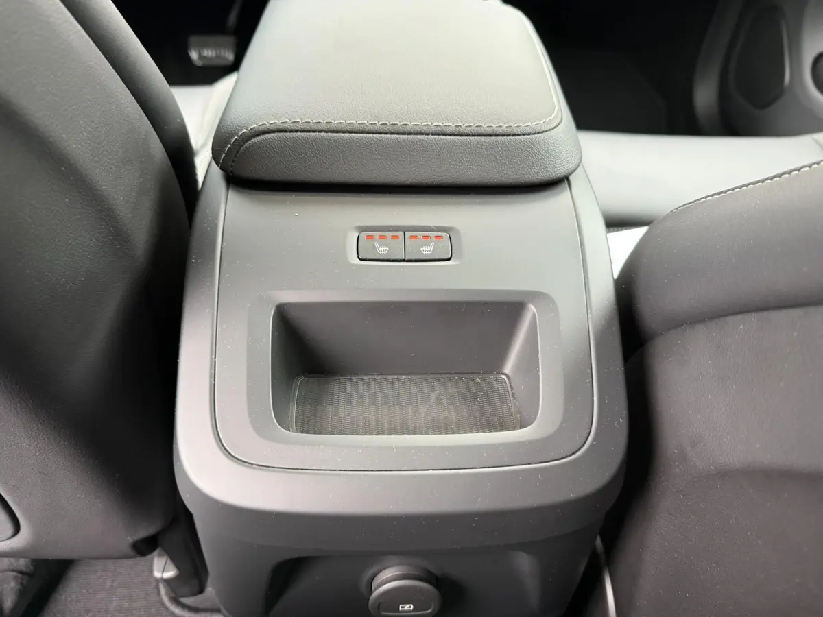 2.0 T6 Plug-in hybrid AWD Plus Black Edition SOH 100% | HARMAN KARDON| PANO| CAMERA | STOEL + STUURVERWARMING| PILOT ASSIST| MEMORY STOELEN| ACHTERBANK VERWARMD|