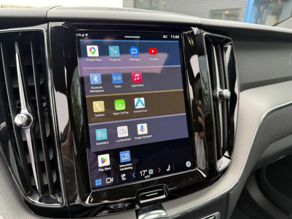 2.0 T6 Plug-in hybrid AWD Plus Black Edition SOH 100% | HARMAN KARDON| PANO| CAMERA | STOEL + STUURVERWARMING| PILOT ASSIST| MEMORY STOELEN| ACHTERBANK VERWARMD|