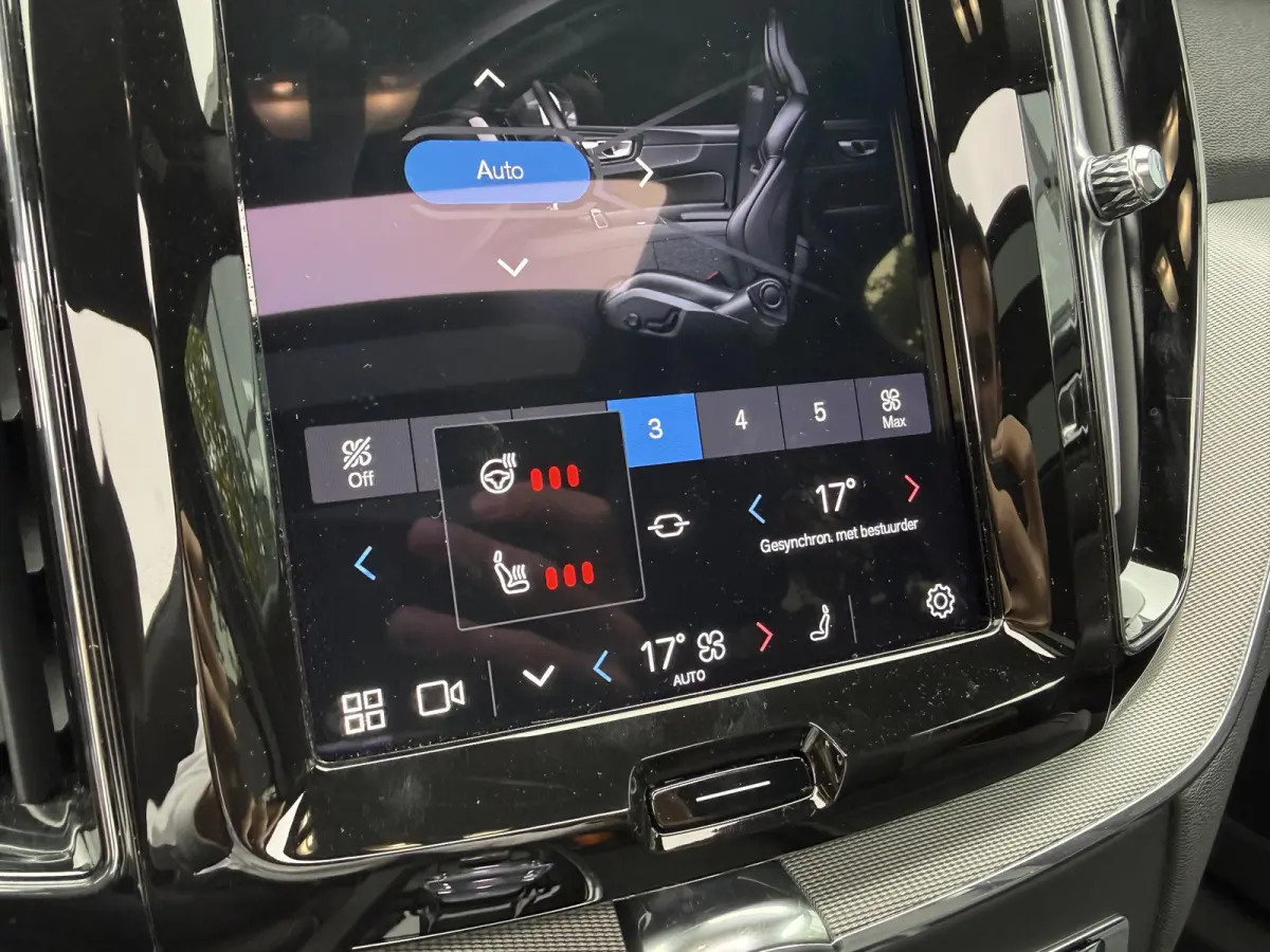 2.0 T6 Plug-in hybrid AWD Plus Black Edition SOH 100% | HARMAN KARDON| PANO| CAMERA | STOEL + STUURVERWARMING| PILOT ASSIST| MEMORY STOELEN| ACHTERBANK VERWARMD|