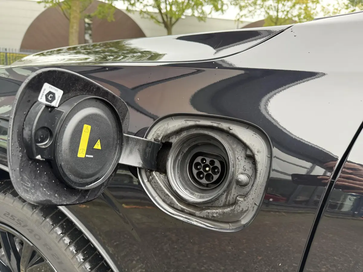 2.0 T6 Plug-in hybrid AWD Plus Black Edition SOH 100% | HARMAN KARDON| PANO| CAMERA | STOEL + STUURVERWARMING| PILOT ASSIST| MEMORY STOELEN| ACHTERBANK VERWARMD|