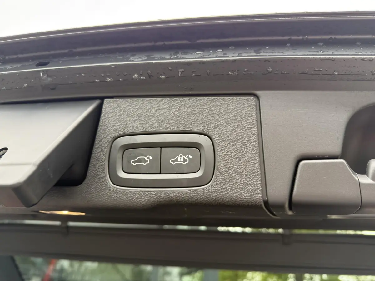 2.0 T6 Plug-in hybrid AWD Plus Black Edition SOH 100% | HARMAN KARDON| PANO| CAMERA | STOEL + STUURVERWARMING| PILOT ASSIST| MEMORY STOELEN| ACHTERBANK VERWARMD|