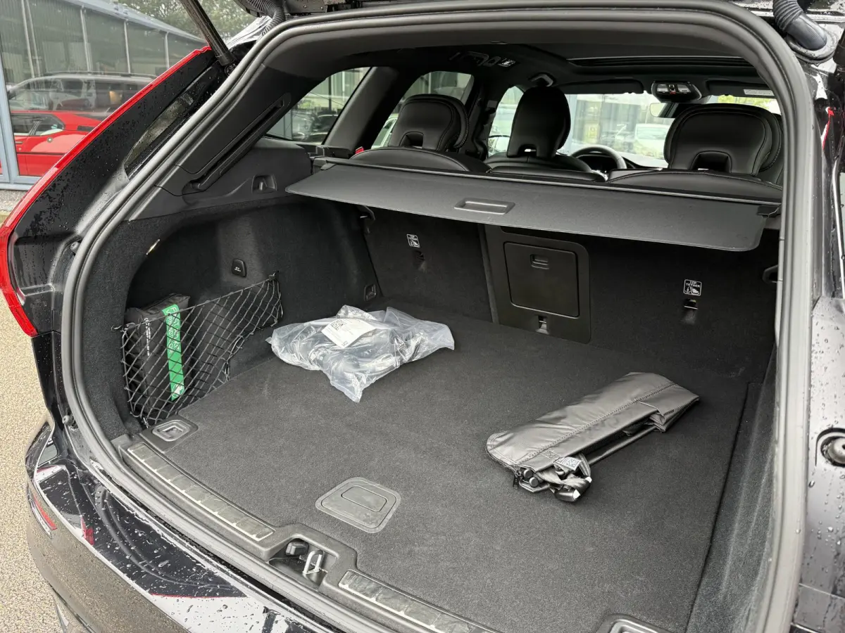2.0 T6 Plug-in hybrid AWD Plus Black Edition SOH 100% | HARMAN KARDON| PANO| CAMERA | STOEL + STUURVERWARMING| PILOT ASSIST| MEMORY STOELEN| ACHTERBANK VERWARMD|